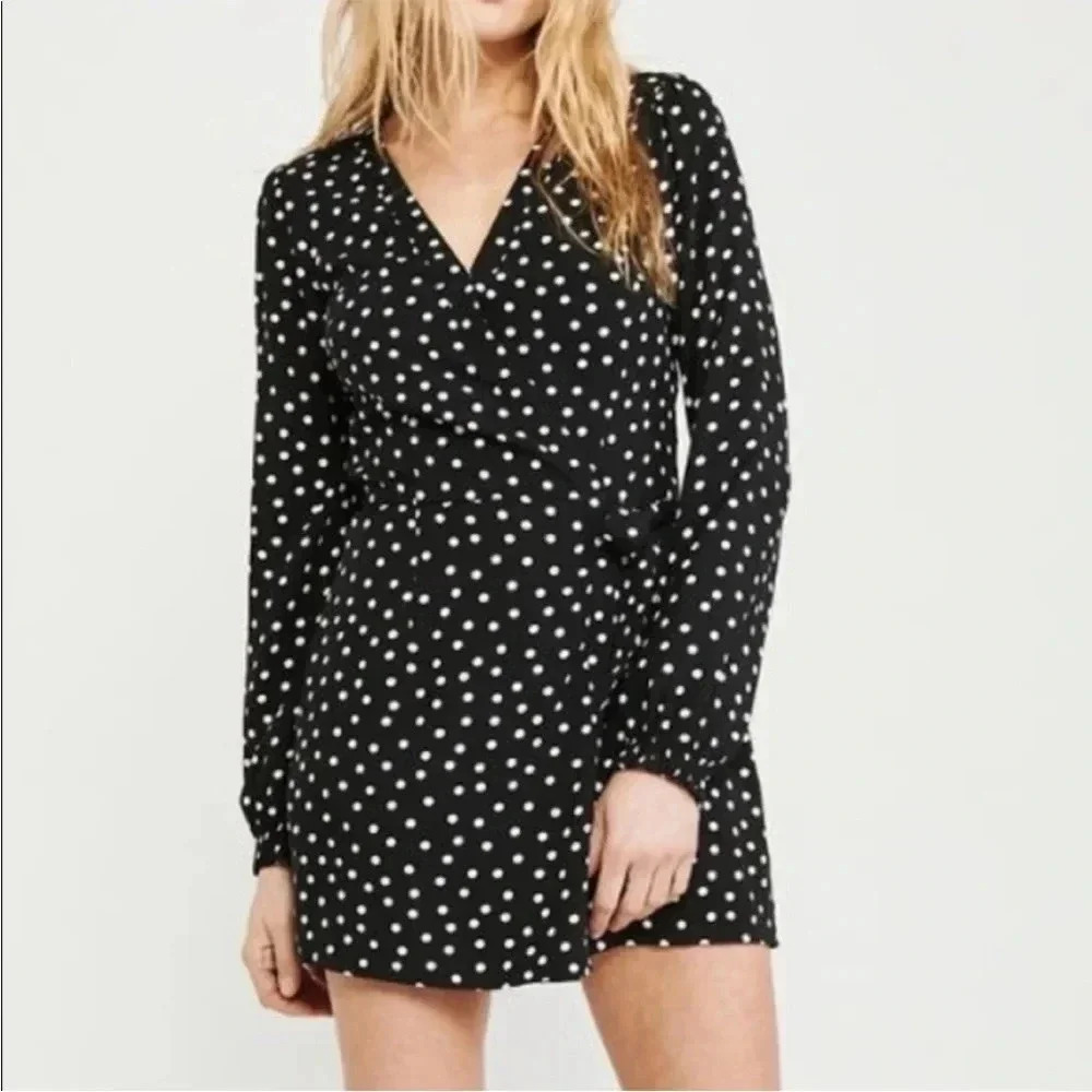 Abercrombie & Fitch | Black and White Polka Dot Romper | size XS